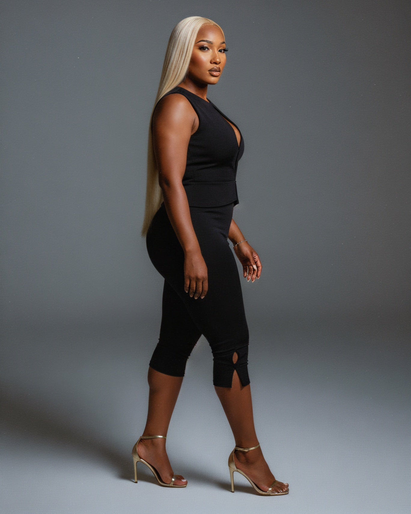RAFAELA Cutout Keyhole Top & Capri Pant Set